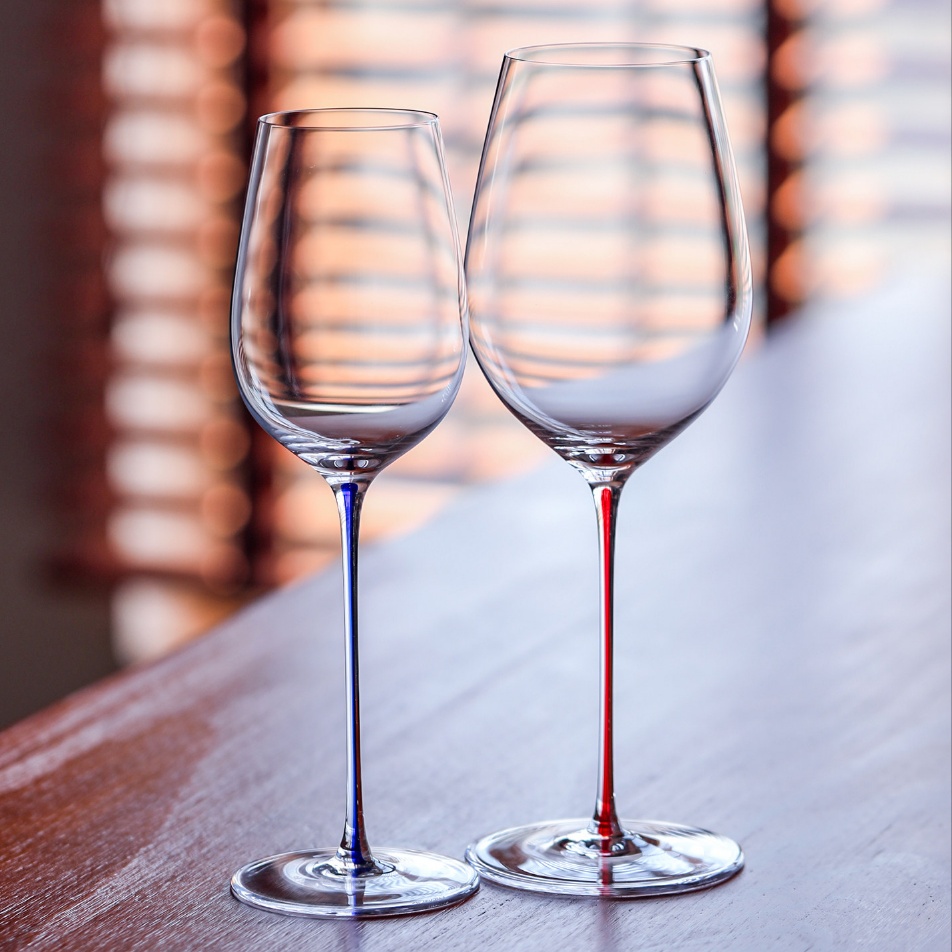 Crystal Red Wine Glass. Bordeaux Profile, Lead-Free